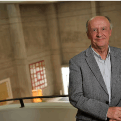 Larroulet defiende el rol de las empresas y dice que compañías más grandes no son sinónimo de menos competencia